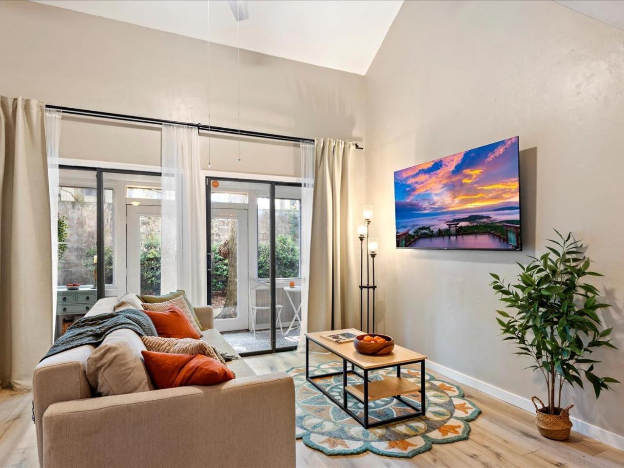 Artist'S Tower Townhome Just Renovated W Loft Gainesville Buitenkant foto