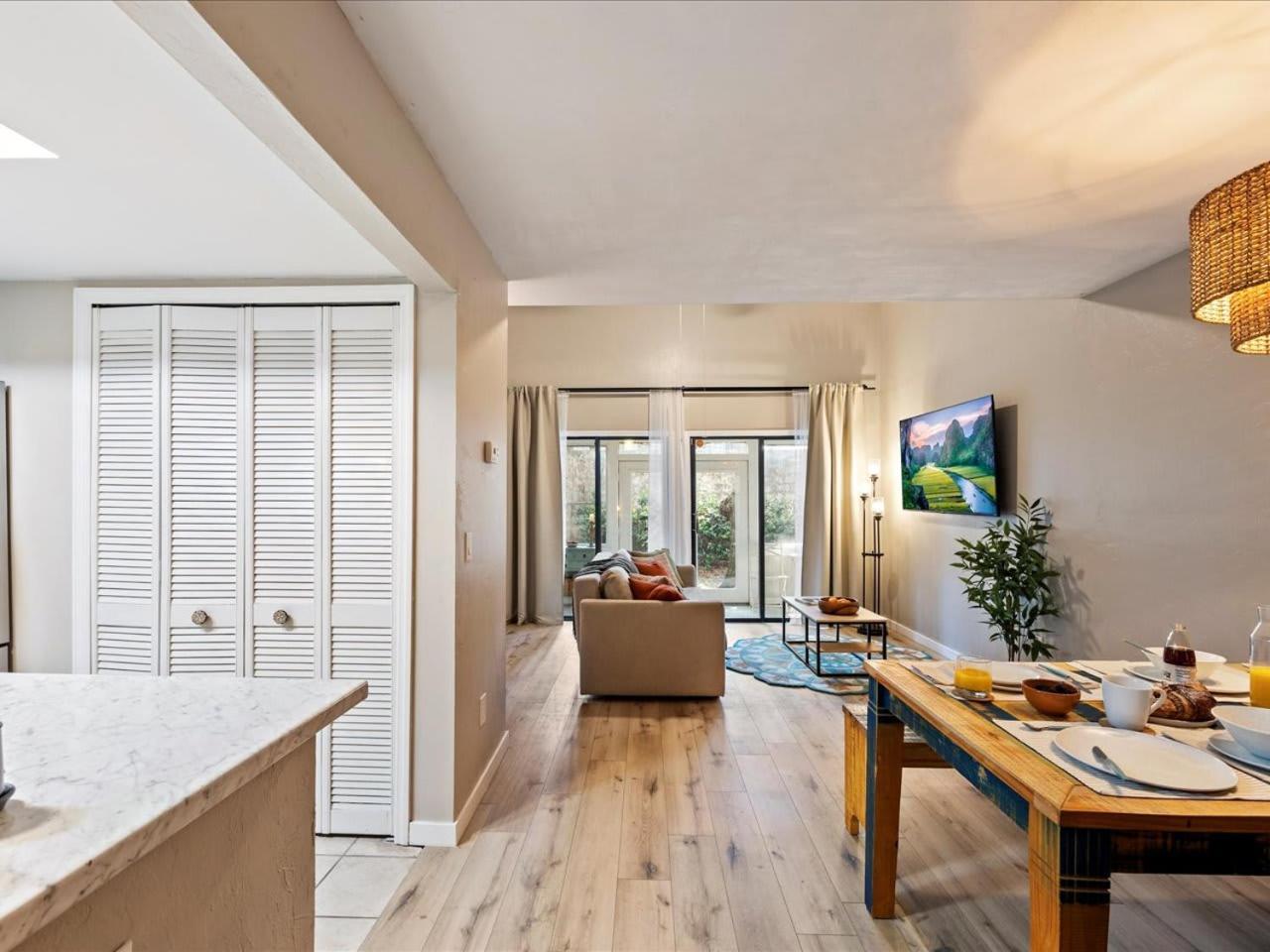 Artist'S Tower Townhome Just Renovated W Loft Gainesville Buitenkant foto
