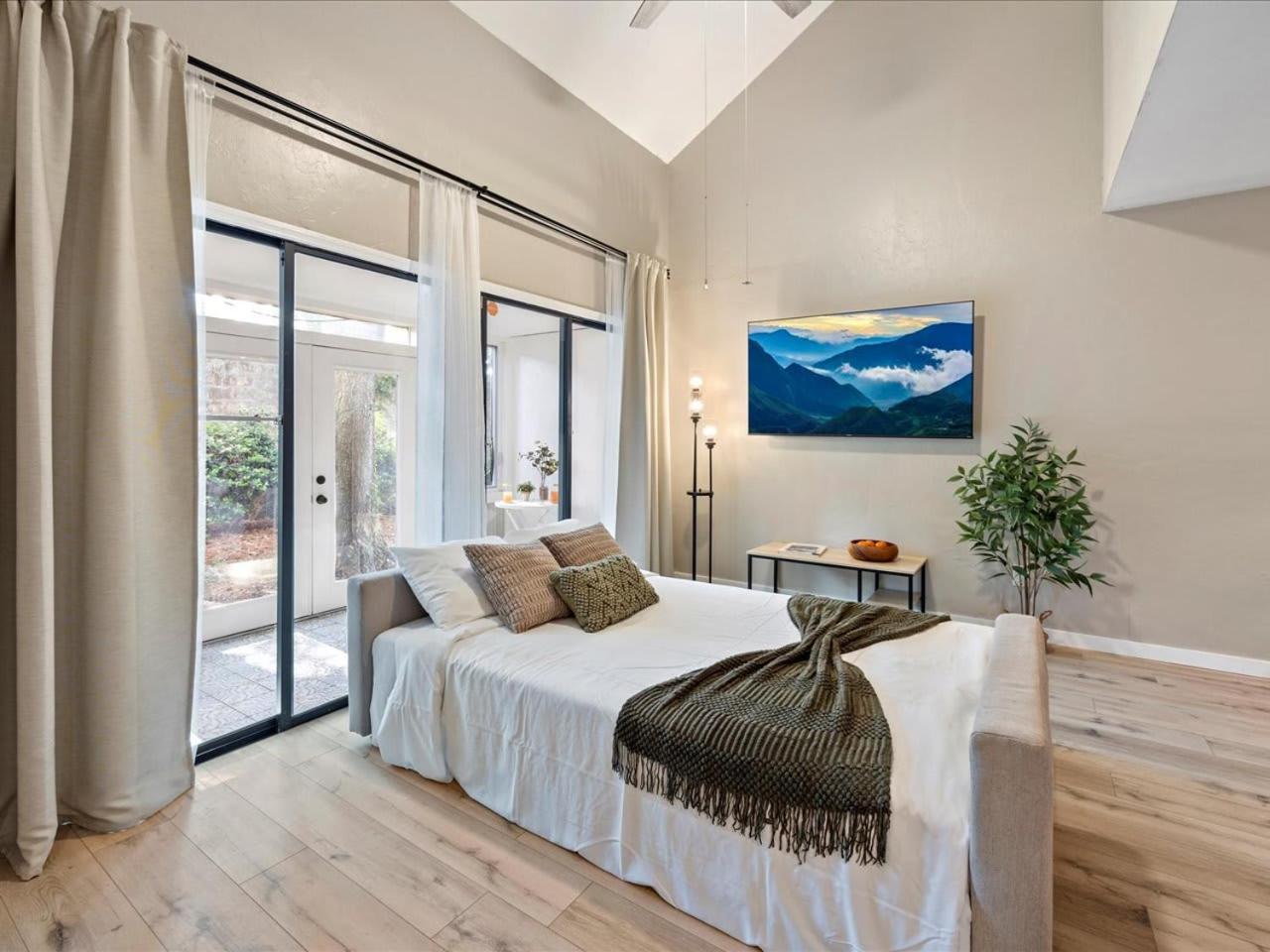 Artist'S Tower Townhome Just Renovated W Loft Gainesville Buitenkant foto