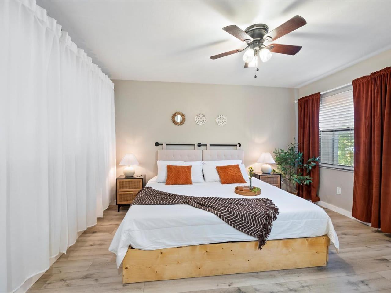 Artist'S Tower Townhome Just Renovated W Loft Gainesville Buitenkant foto